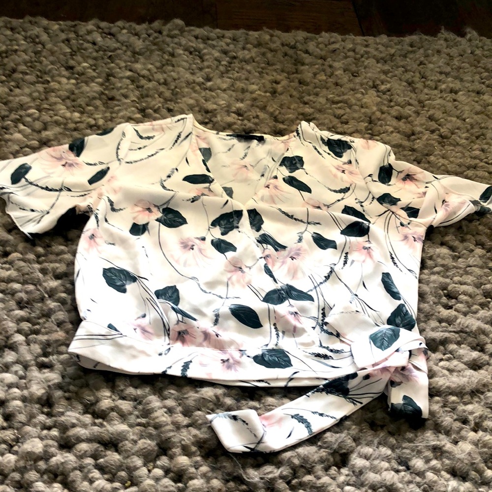 Beautiful floral top from Dynamite